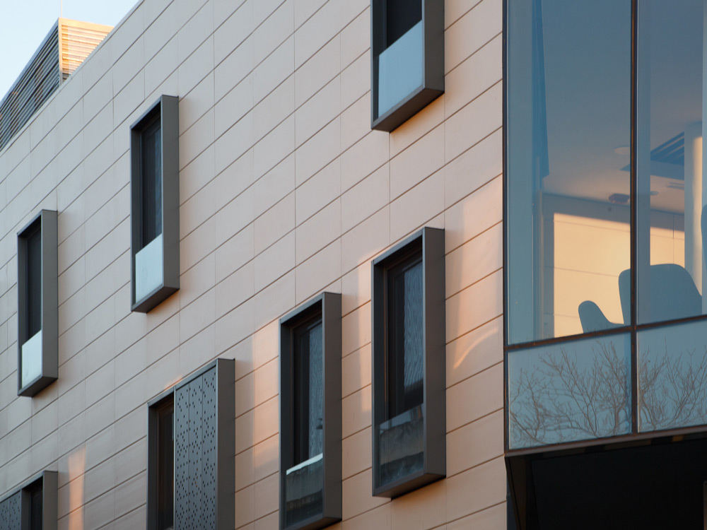 favemanc es la solución de fachada ventilada cerámica para edificios basados en una arquitectura sostenible